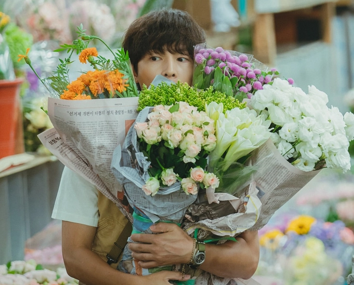 Song Joong Ki trở lại, chọn làm người đàn ông bình dị, dễ tổn thương