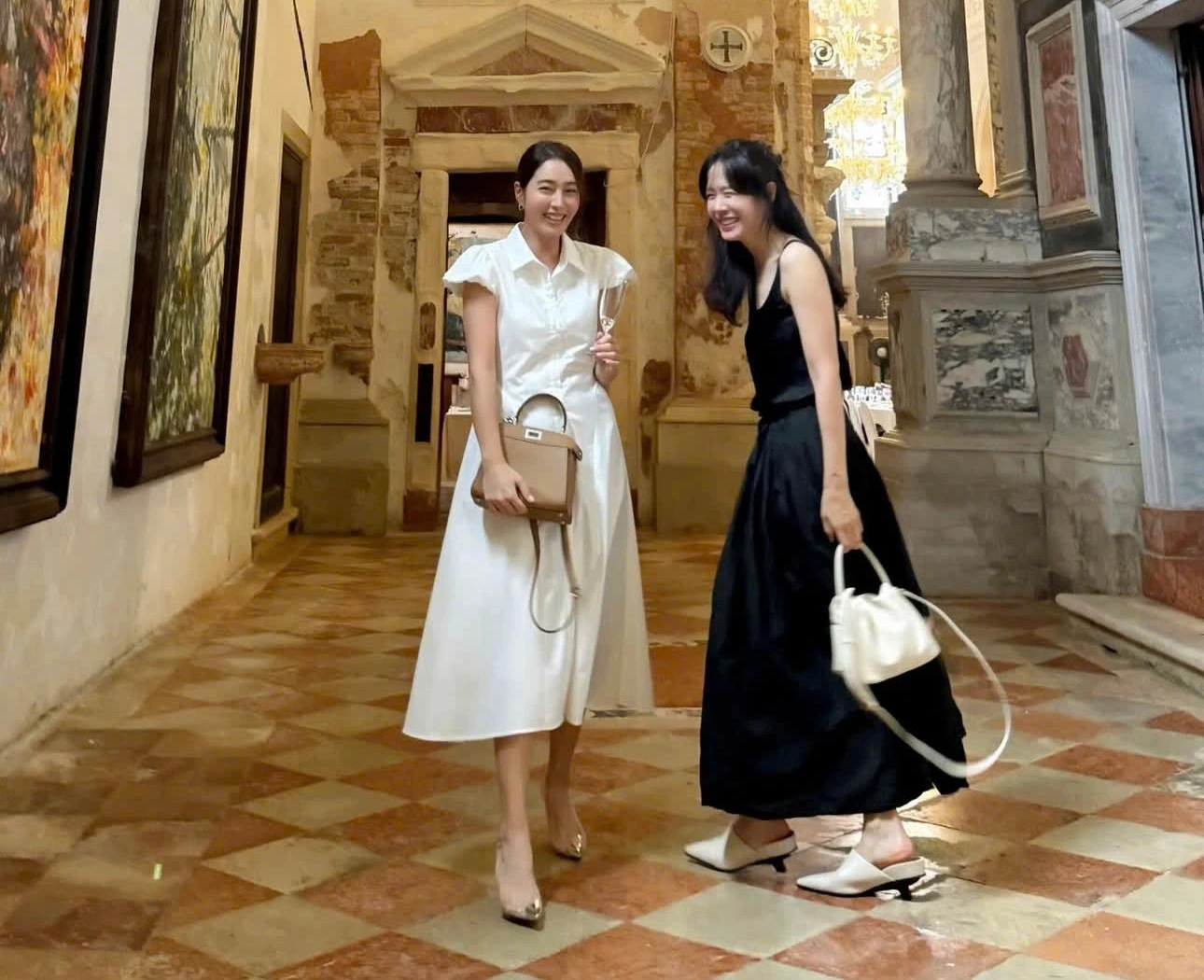 Son Ye Jin làm "nhiếp ảnh gia" cho Lee Min Jung tại Venice - Ongkinh 