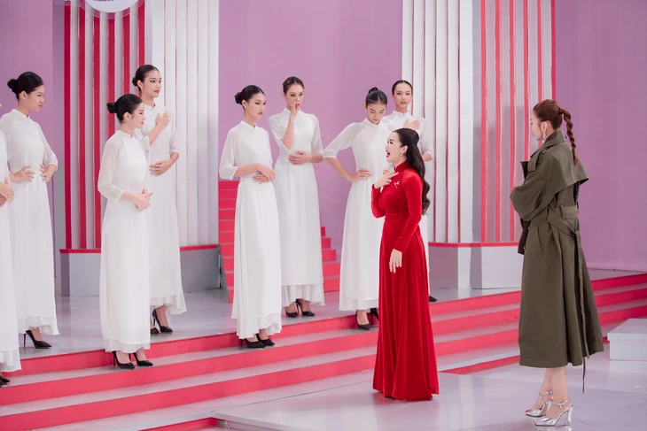 Vietnam’s Next Top Model hay hơn thua dắt nhau vòng nguy hiểm