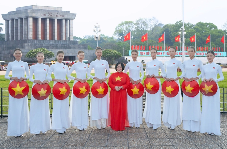 Vietnam’s Next Top Model hay hơn thua dắt nhau vòng nguy hiểm