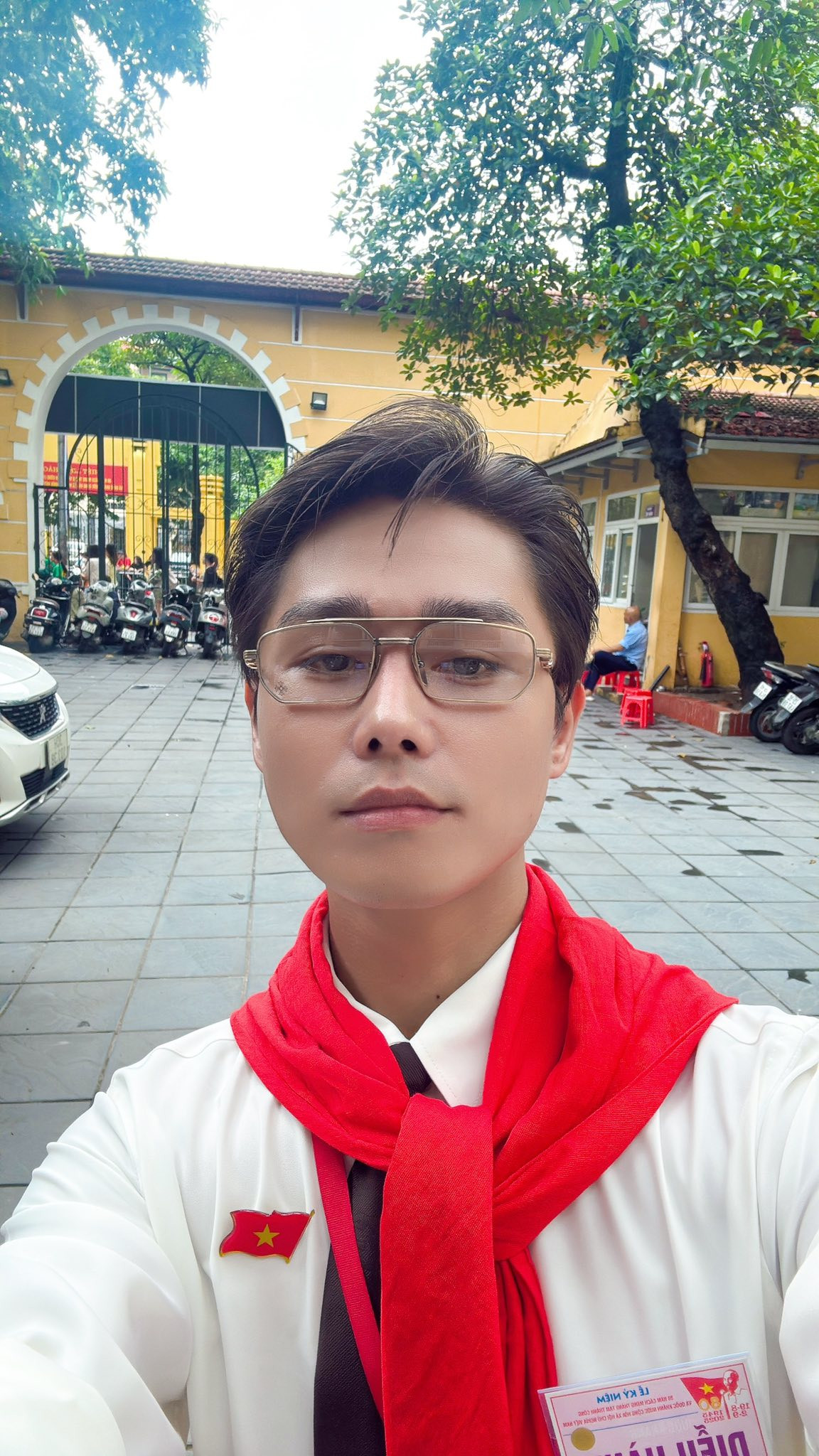 Phản ứng của Tăng Duy Tân khi fans nhắc tên Bích Phương ở lễ diễu binh