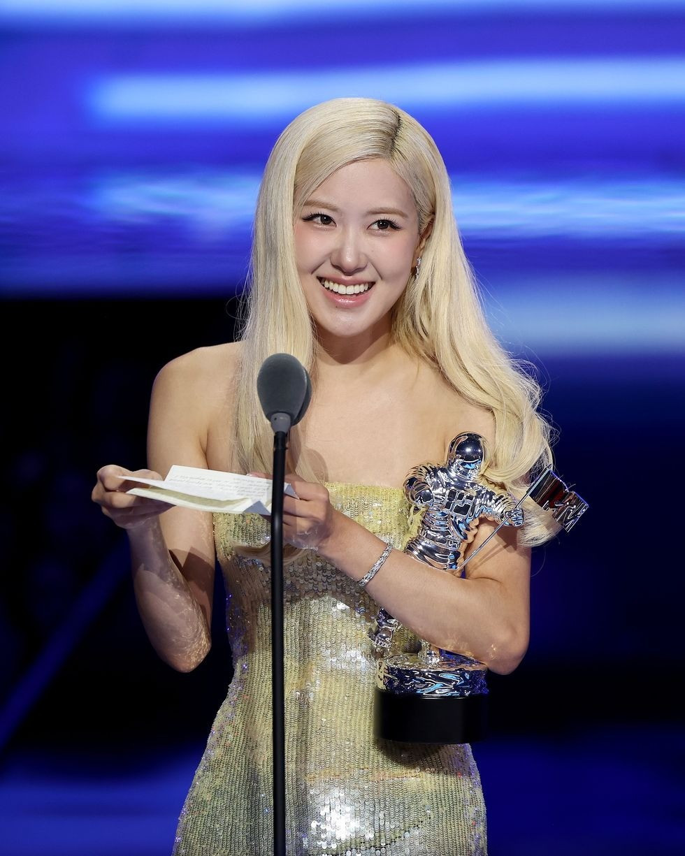 Rosé (BLACKPINK) khóc trong giây phút lịch sử