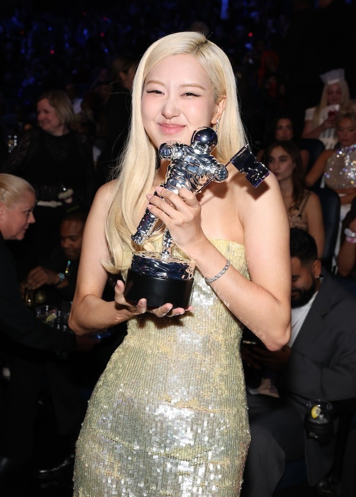Rosé (BLACKPINK) khóc trong giây phút lịch sử