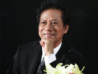 Danh ca Chế Linh: "Tôi không cầm được xúc động khi ra khỏi sân bây Tân Sơn Nhất"