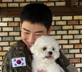 Cha Eun Woo khiến người hâm mộ 'tan chảy' vì khoảnh khắc hội ngộ cún cưng