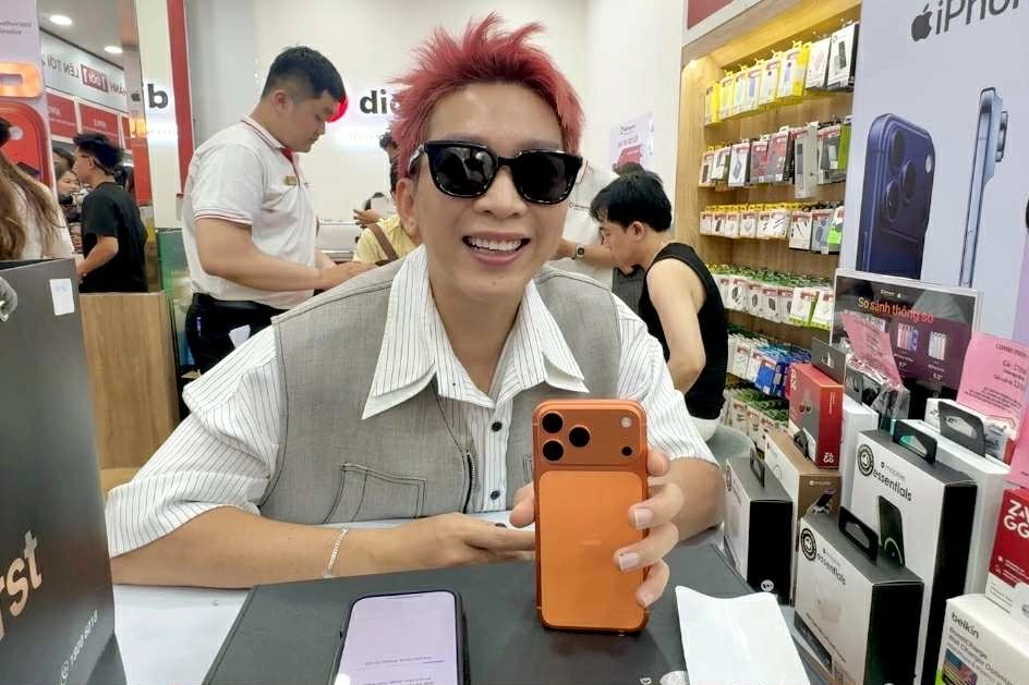 Những người Việt đầu tiên nhận iPhone 17 - Ongkinh