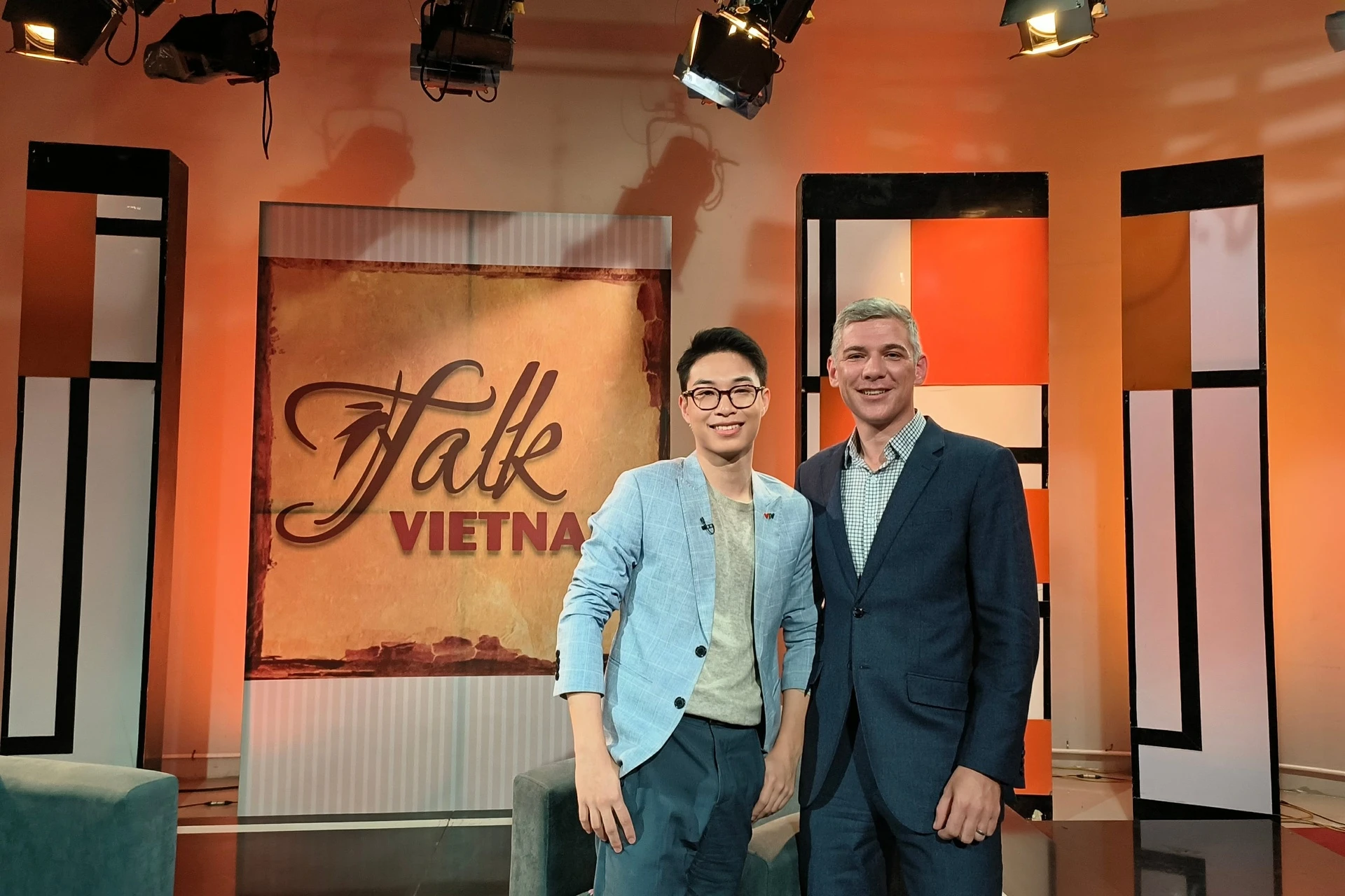 BTV Lê Hiếu Minh Đức: MC 9.0 IELTS của kênh Vietnam Today gây chú ý - Ongkinh