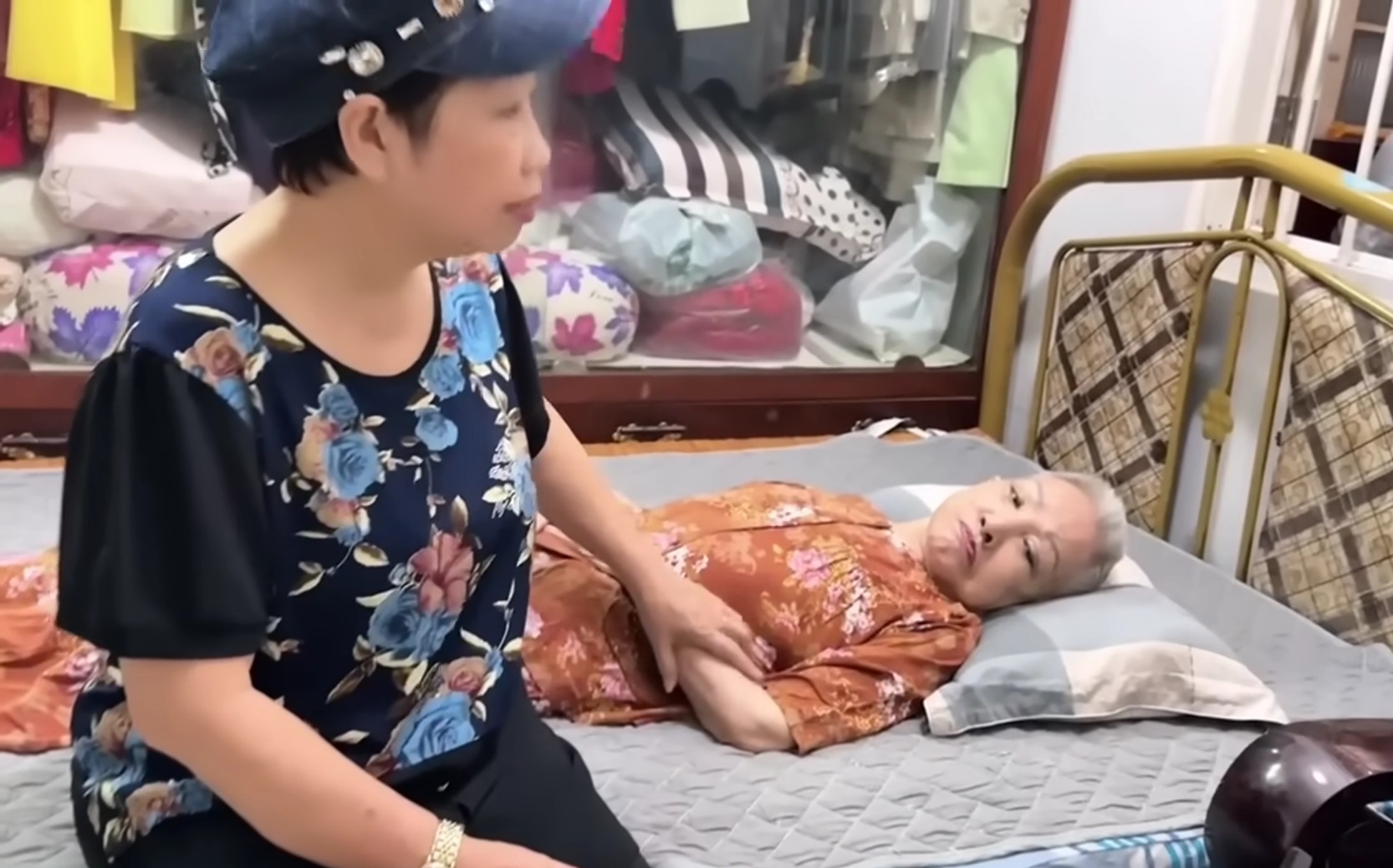Xót xa bà hoàng cải lương Hồng Nga ngày càng yếu, nằm một chỗ không còn nhớ ai