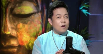 Quang Lê quỳ lạy ban thờ Phật, nguyện ăn chay 2 năm