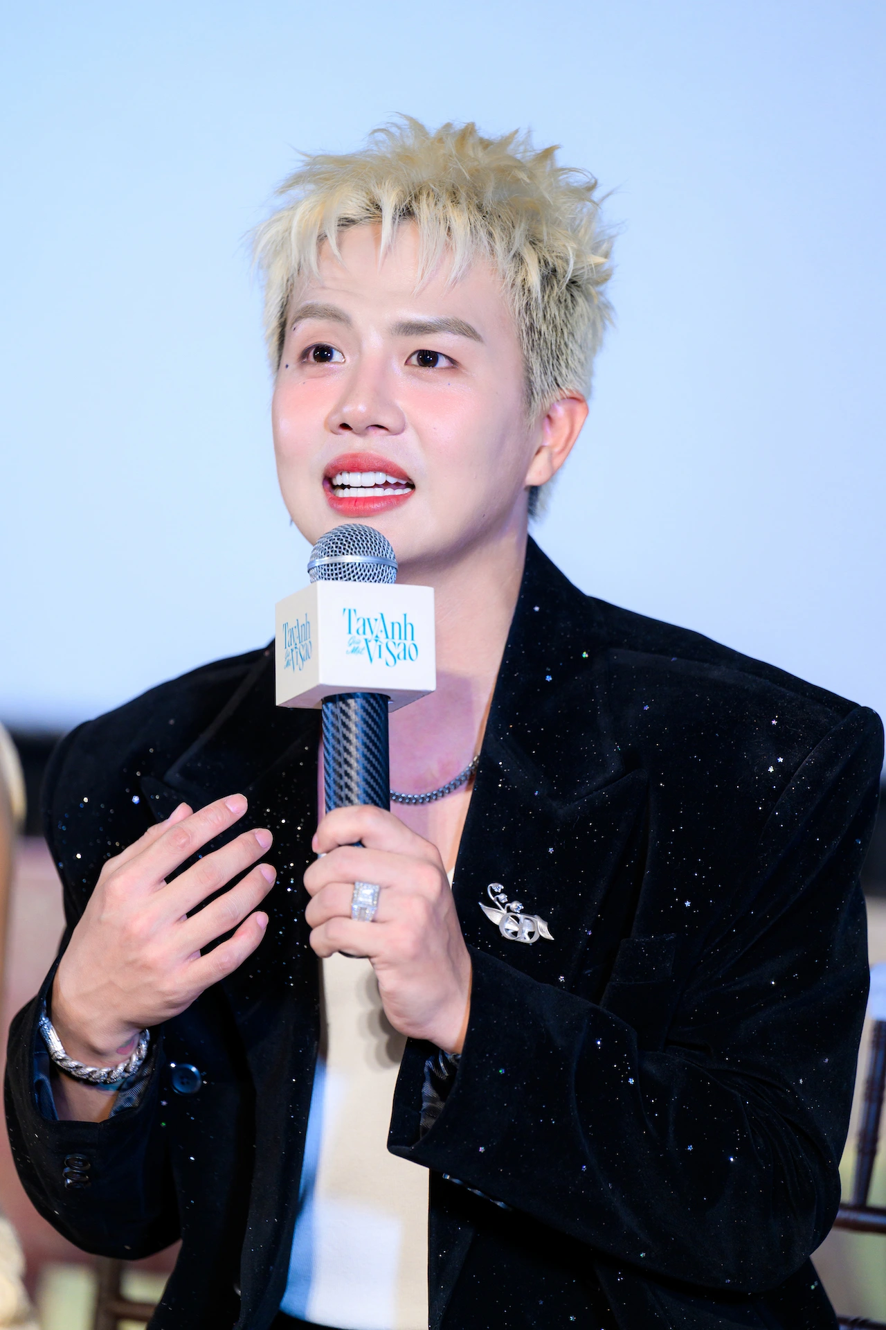 Duy Khánh nói gì về tin đồn bị chèn ép trong showbiz?