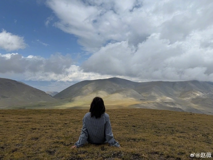 Triệu Vy tái xuất với hình ảnh đi du lịch Tân Cương - Ongkinh