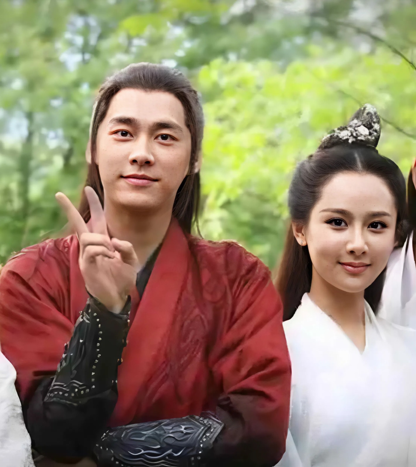 Nhọ như Dương Tử khi các bạn diễn nam liên tục gặp nạn