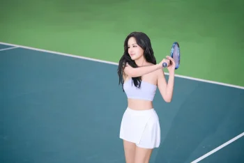 Mai Phương Thúy khoe vóc dáng thon gọn trên sân tennis - Ongkinh