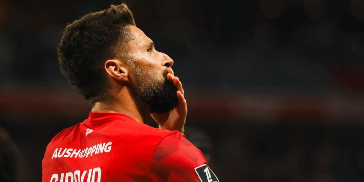 Giroud đi vào lịch sử-ongkinh