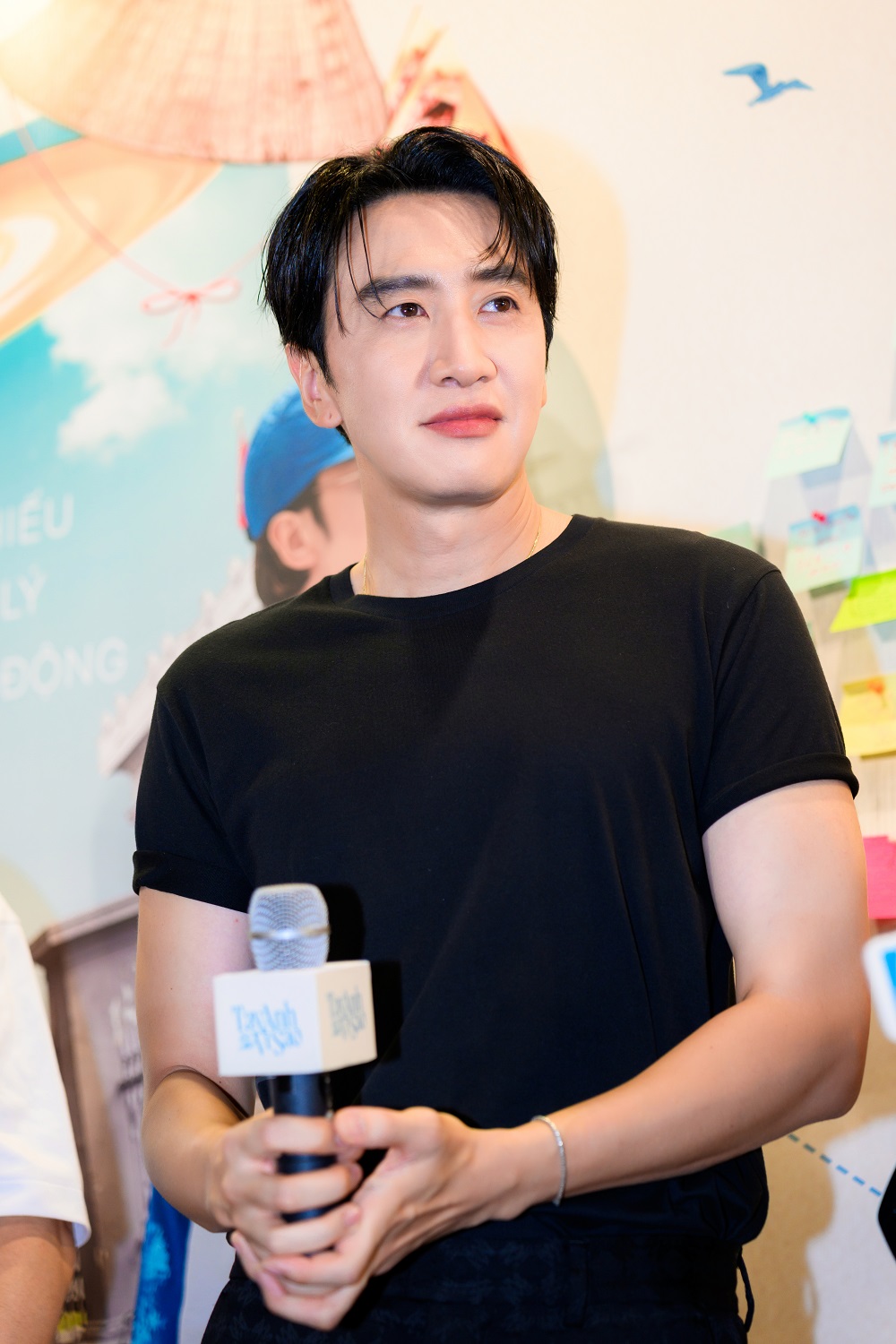 Lee Kwang Soo nói về trải nghiệm đóng cặp với "nàng thơ" Hoàng Hà