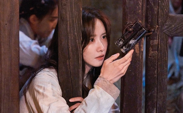 YoonA lại gây sốt khi trở lại màn ảnh nhỏ