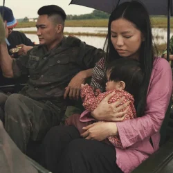 Em bé khóc thét ở cảnh bom nổ phim “Mưa đỏ”: Người mẹ kể chuyện hậu trường