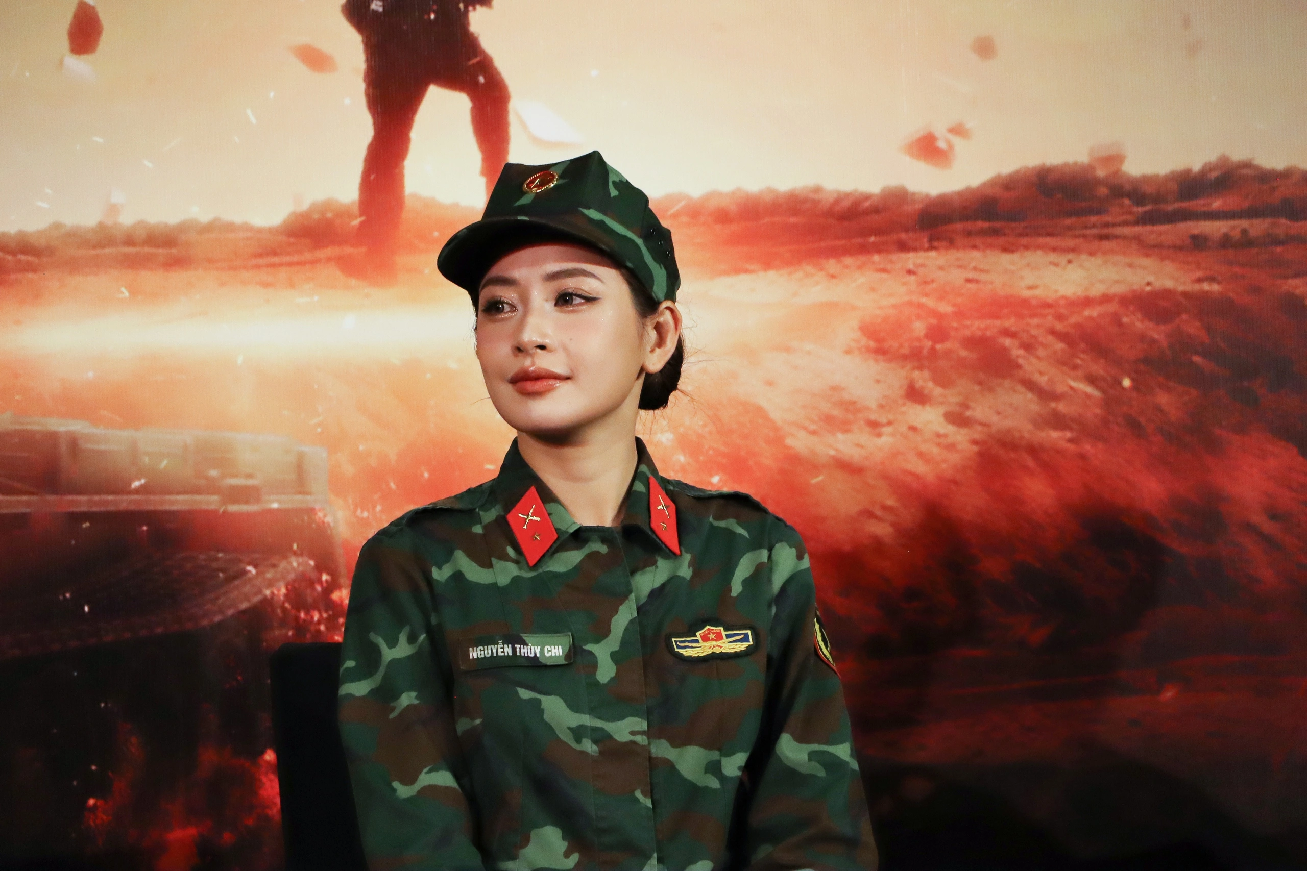 Chi Pu đẹp mạnh mẽ, sáng bừng trong Sao nhập ngũ