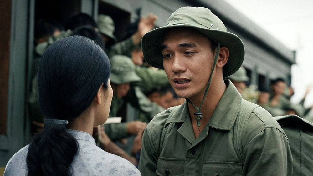Mưa đỏ chia tay phòng vé-ongkinh