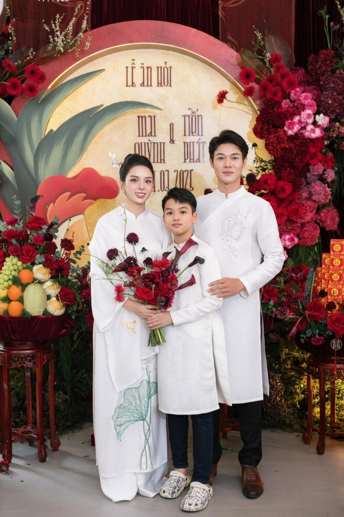 Quỳnh Lương tổ chức tiệc đầy tháng ấm cúng cho con gái