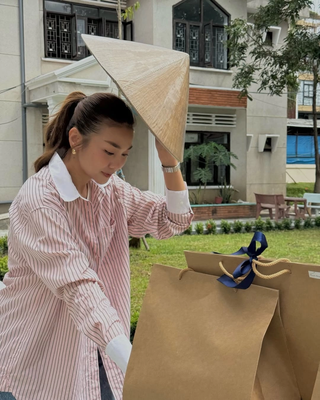 Cuộc sống hạnh phúc của Thanh Hằng dù nhận nhiều gạch đá