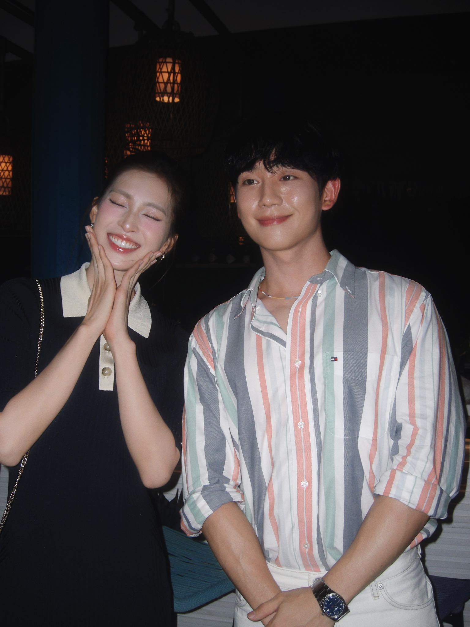 Khoảnh khắc hoa hậu Tiểu Vy gặp Jung Hae In gây chú ý