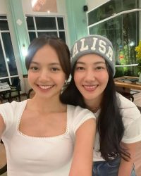 Lisa (BLACKPINK) quên make-up, làm tóc đi sự kiện à?
