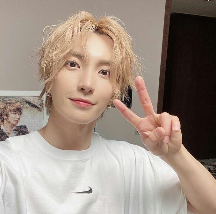 Leeteuk bị bắt gặp hẹn hò với 1 cô gái xinh đẹp