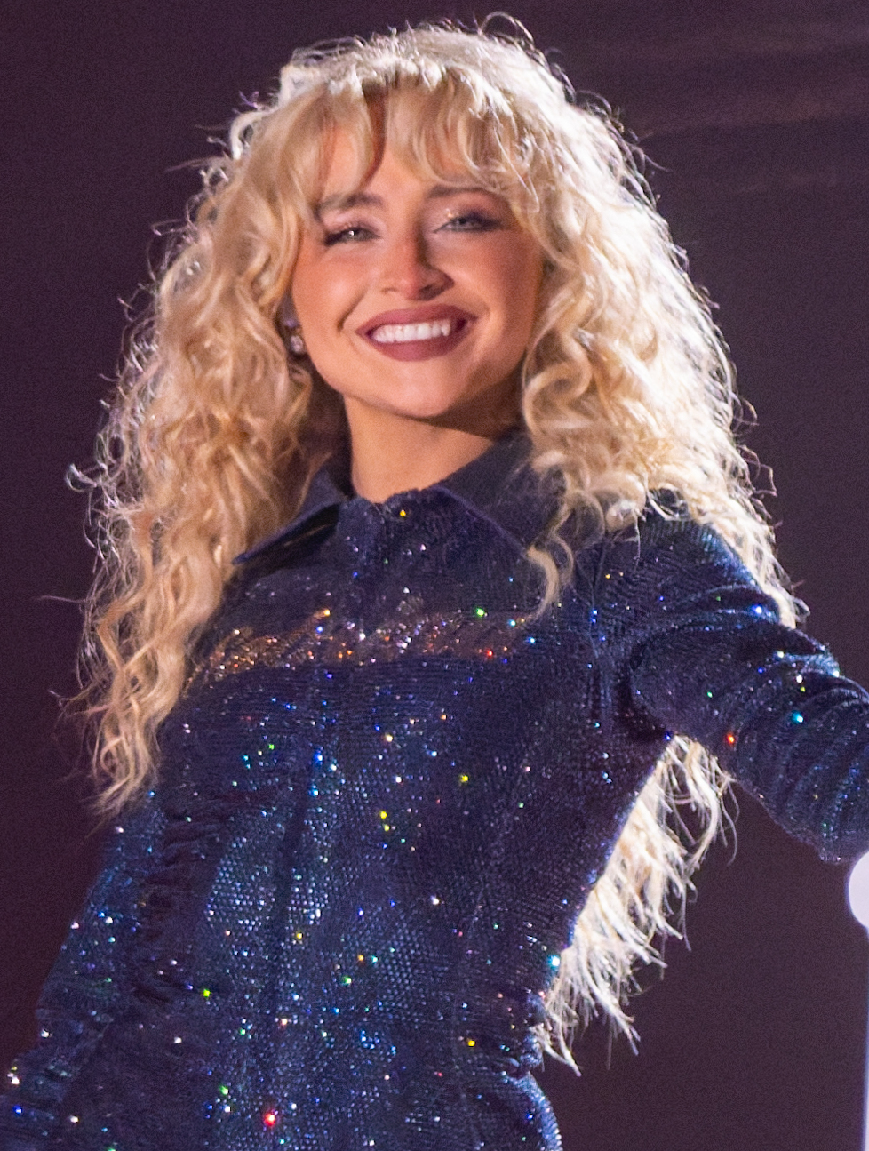 
Album mới của Sabrina Carpenter bùng nổ Spotify dù chỉ toàn là chuyện tình bế tắc
