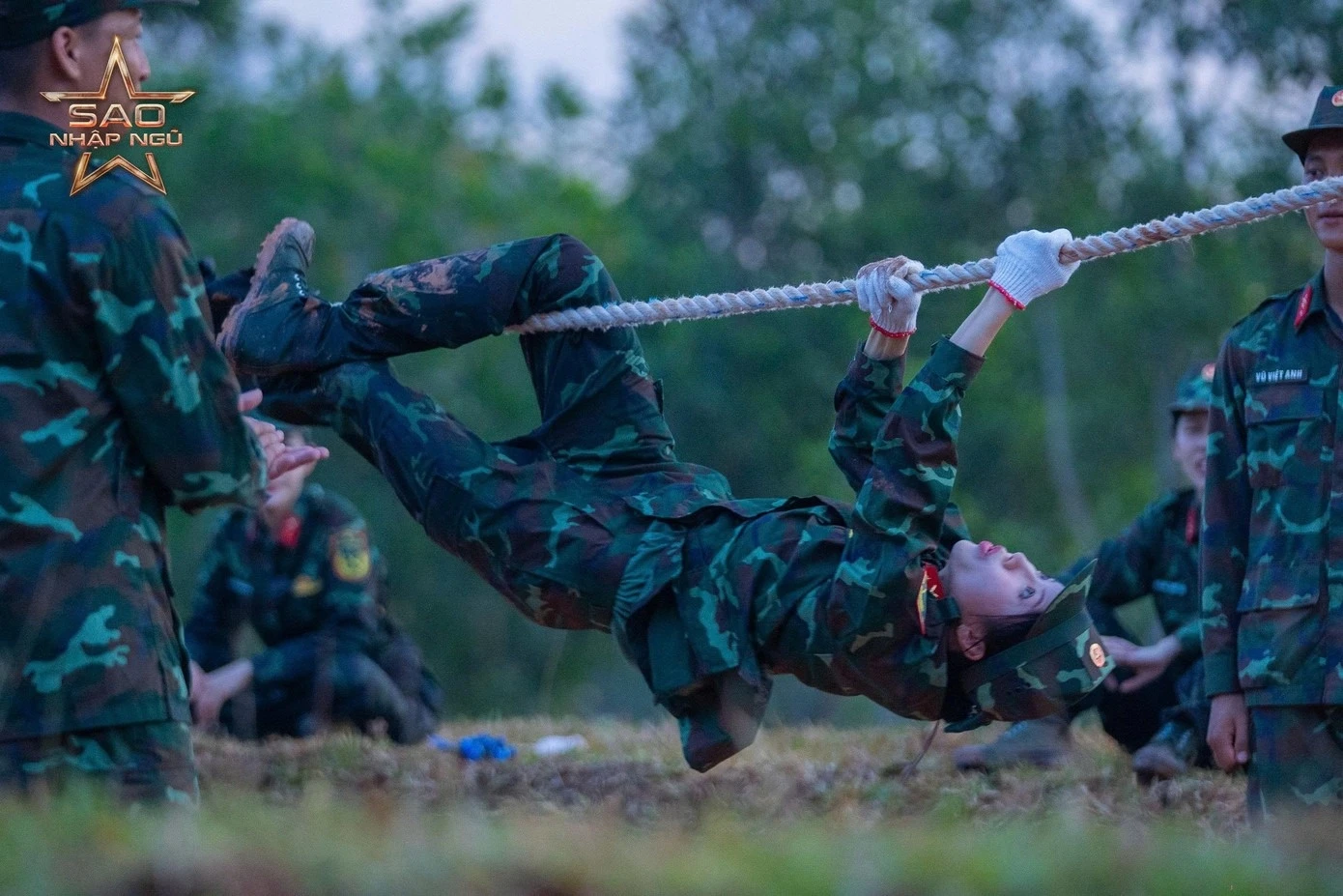Trang Pháp ngất xỉu tại Sao nhập ngũ