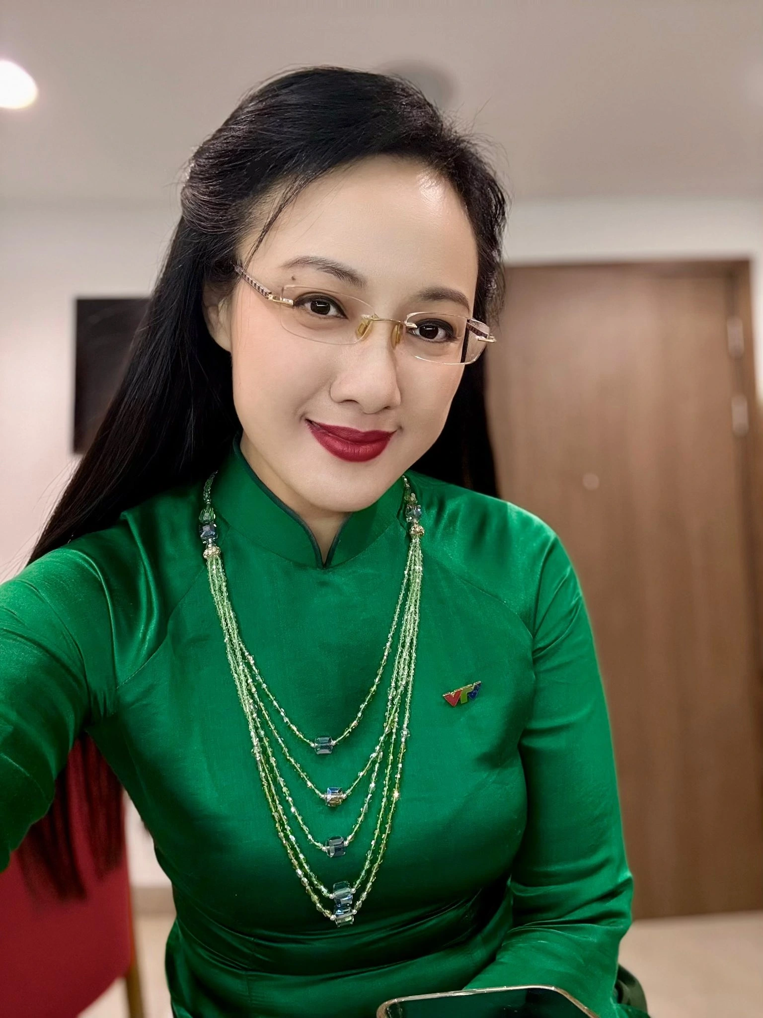BTV Hoài Anh nghẹn ngào nhắc về 'Thời sự 19h' sau khi dừng dẫn dắt