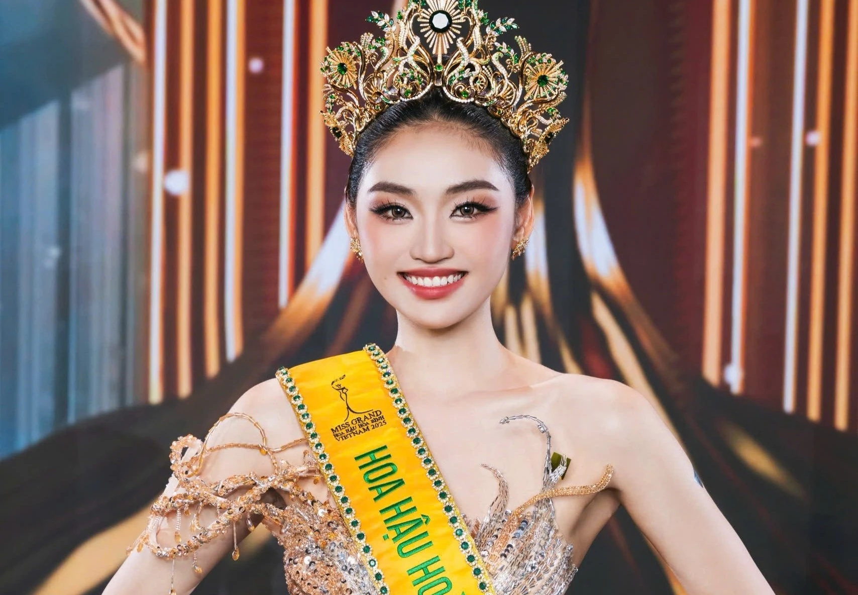 Nguyễn Thị Yến Nhi đăng quang Miss Grand Vietnam 2025 - Ongkinh