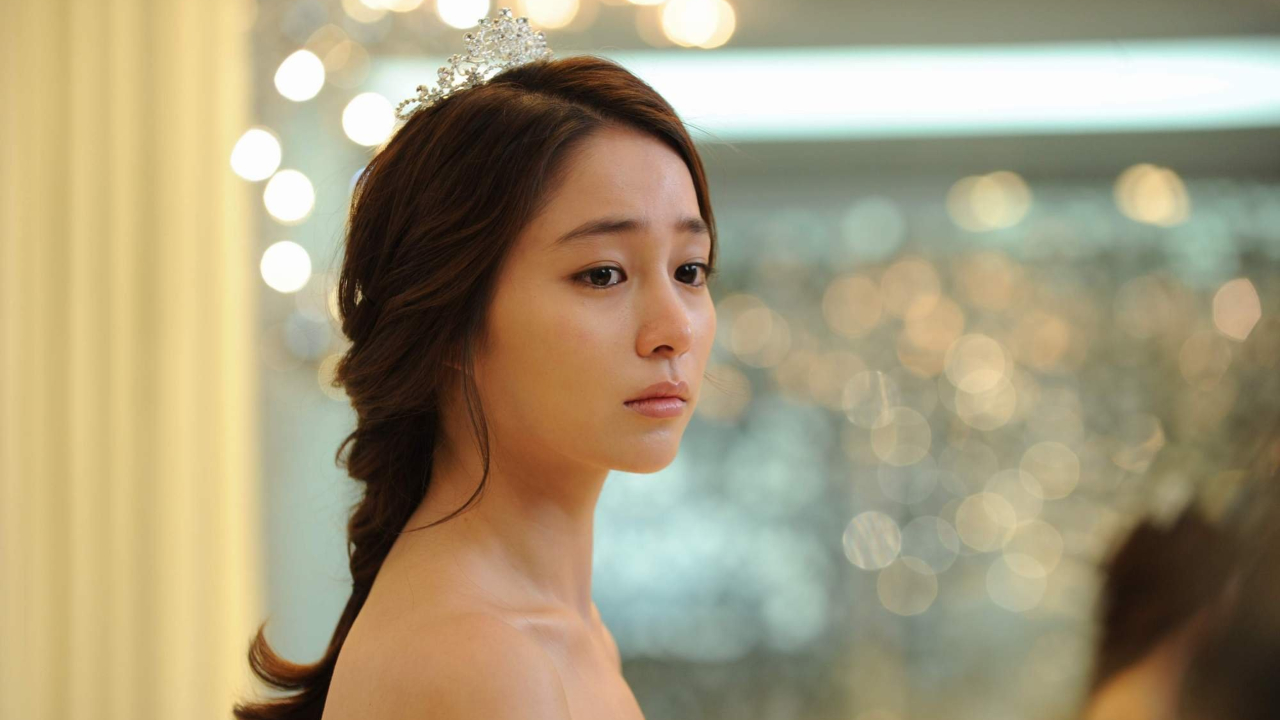 Vợ Lee Byung Hun - Lee Min Jung bị chỉ trích