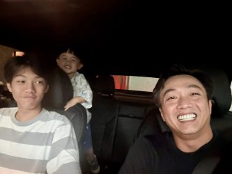 Subeo cuối tuần thư giãn cùng bố bên sân golf chuẩn thiếu gia nhà hào môn