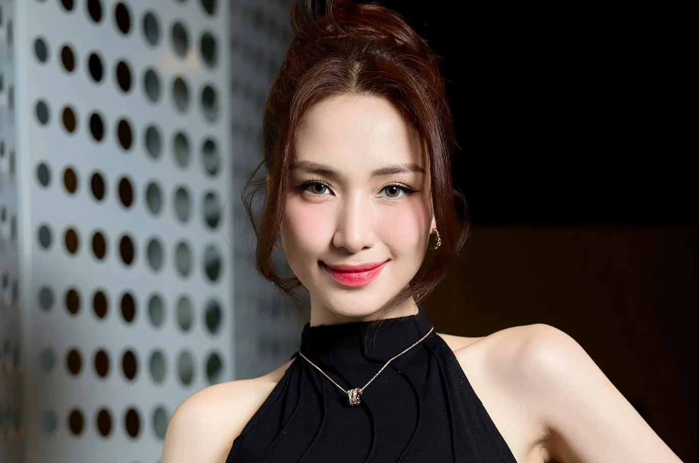 Hòa Minzy khoe gia tài đặc biệt, món quà Cục trưởng Xuân Bắc trân quý