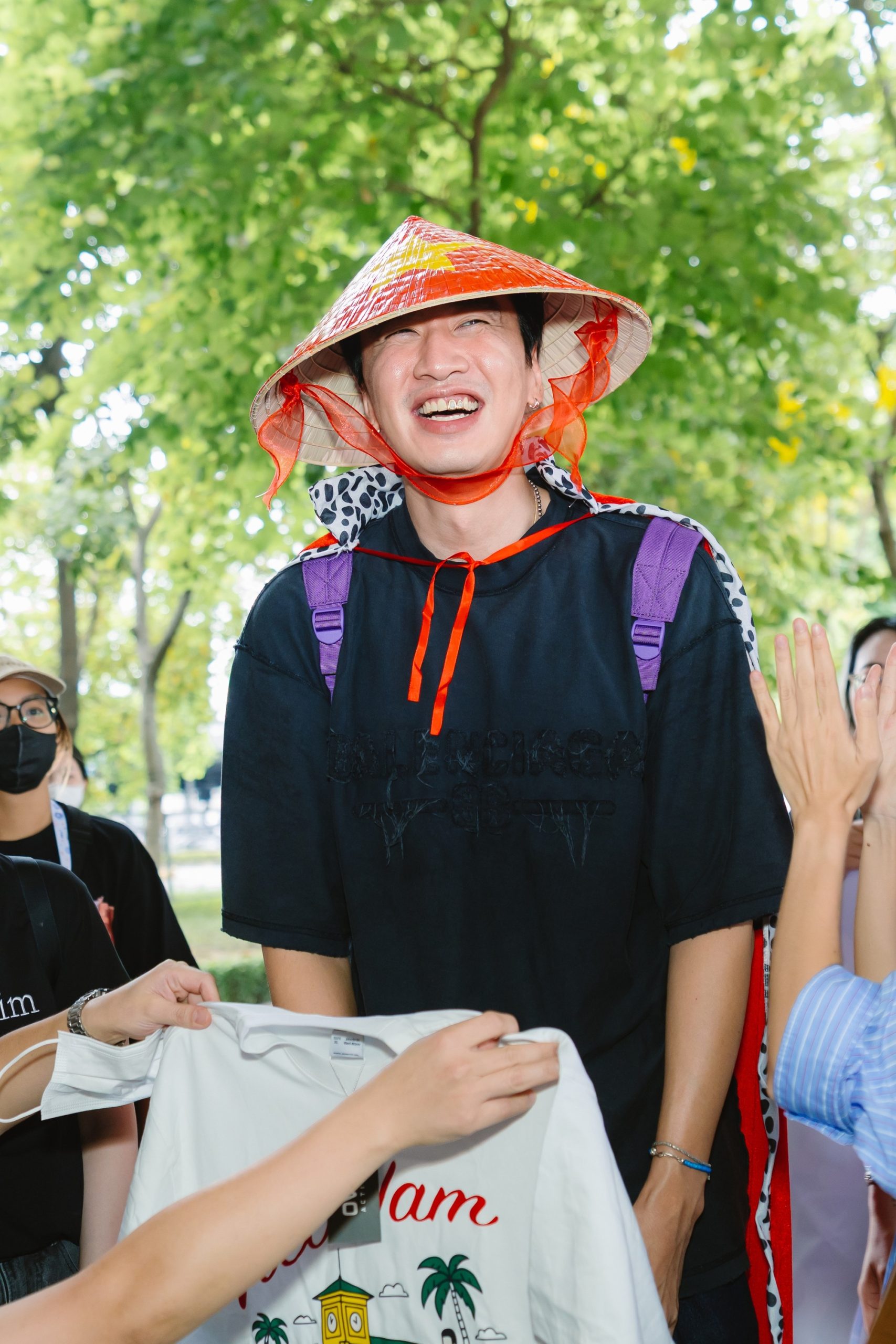 Lee Kwang Soo không xuất hiện tại đám cưới Kim Jong Kook, nghi vấn cạch mặt