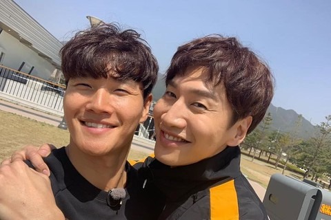 Lee Kwang Soo không xuất hiện tại đám cưới Kim Jong Kook, nghi vấn cạch mặt