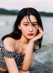 Hứa Tử Ngâm bị bạn trai bỏ vì đóng cảnh hôn