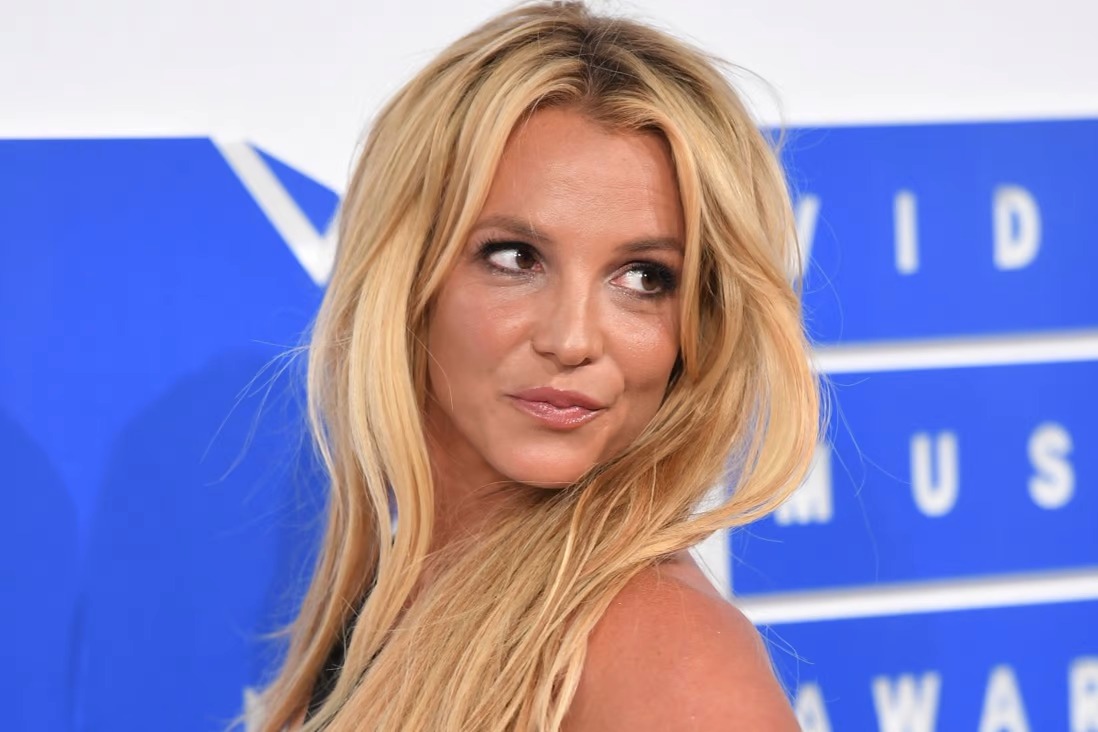 Britney Spears sống trong ngôi nhà ngập rác và chất thải
