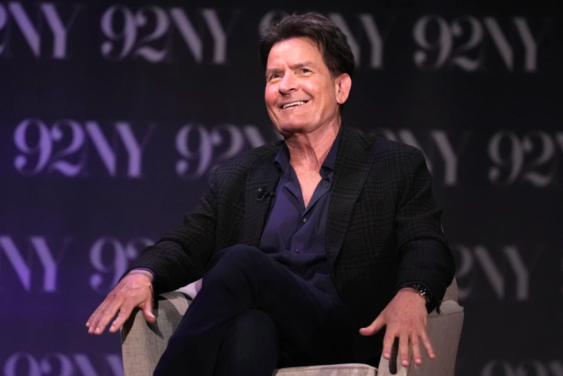 Tài tử Charlie Sheen ra sao sau quá khứ ăn chơi sa đọa, nhiễm HIV?