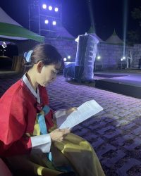 NSND Mỹ Uyên lên báo Hàn, được gọi là 'Diễn viên quốc dân'