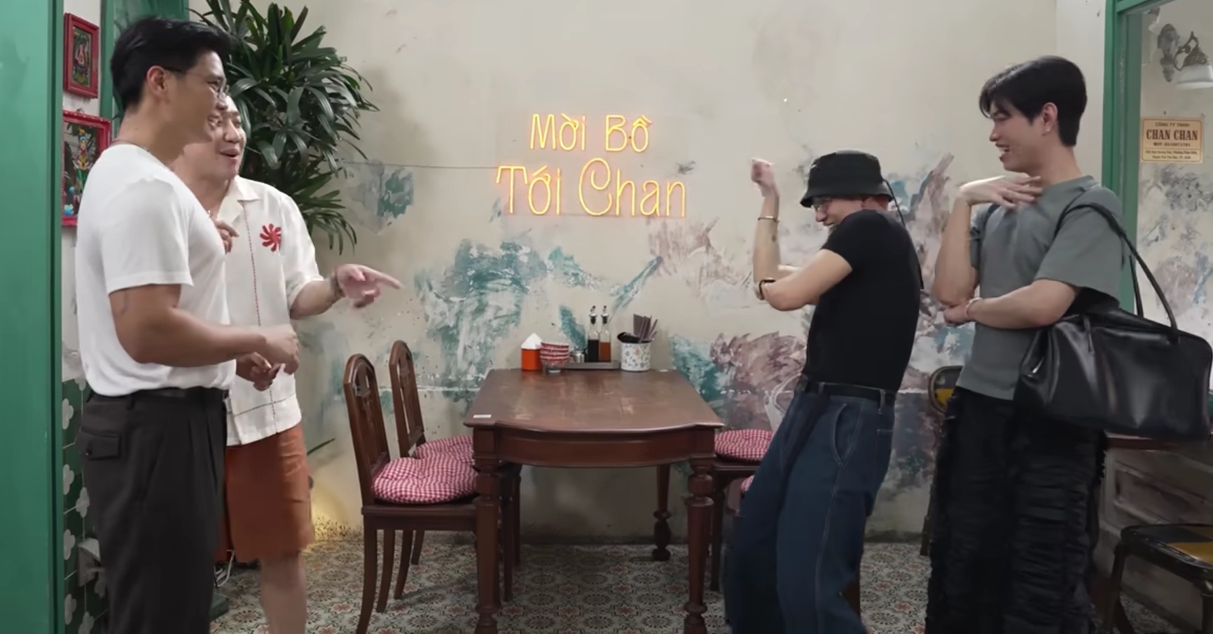 Trấn Thành nhắc thẳng 2 đàn em: "Anh dẫn các em ăn chay để tịnh tâm lại"