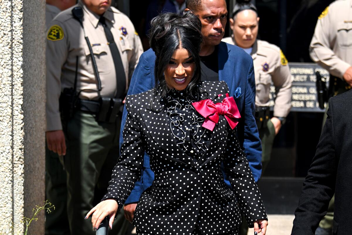 Cardi B được tuyên trắng án trong vụ kiện 24 triệu USD-ongkinh
