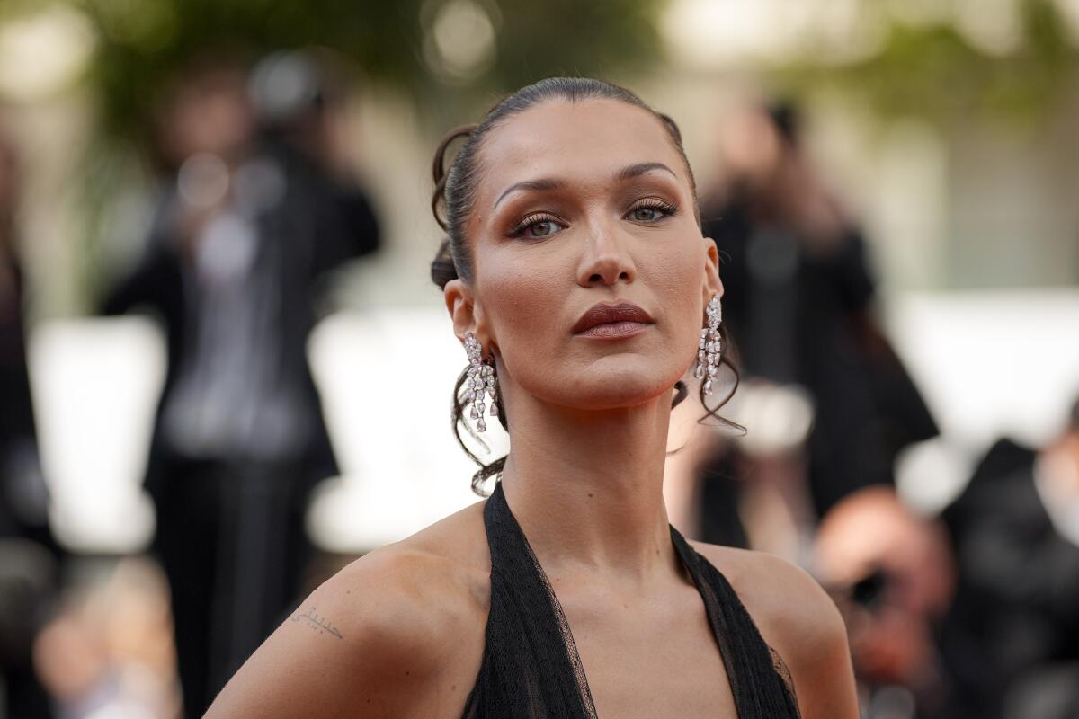 Bella Hadid nhập viện vì bệnh Lyme  - Ongkinh