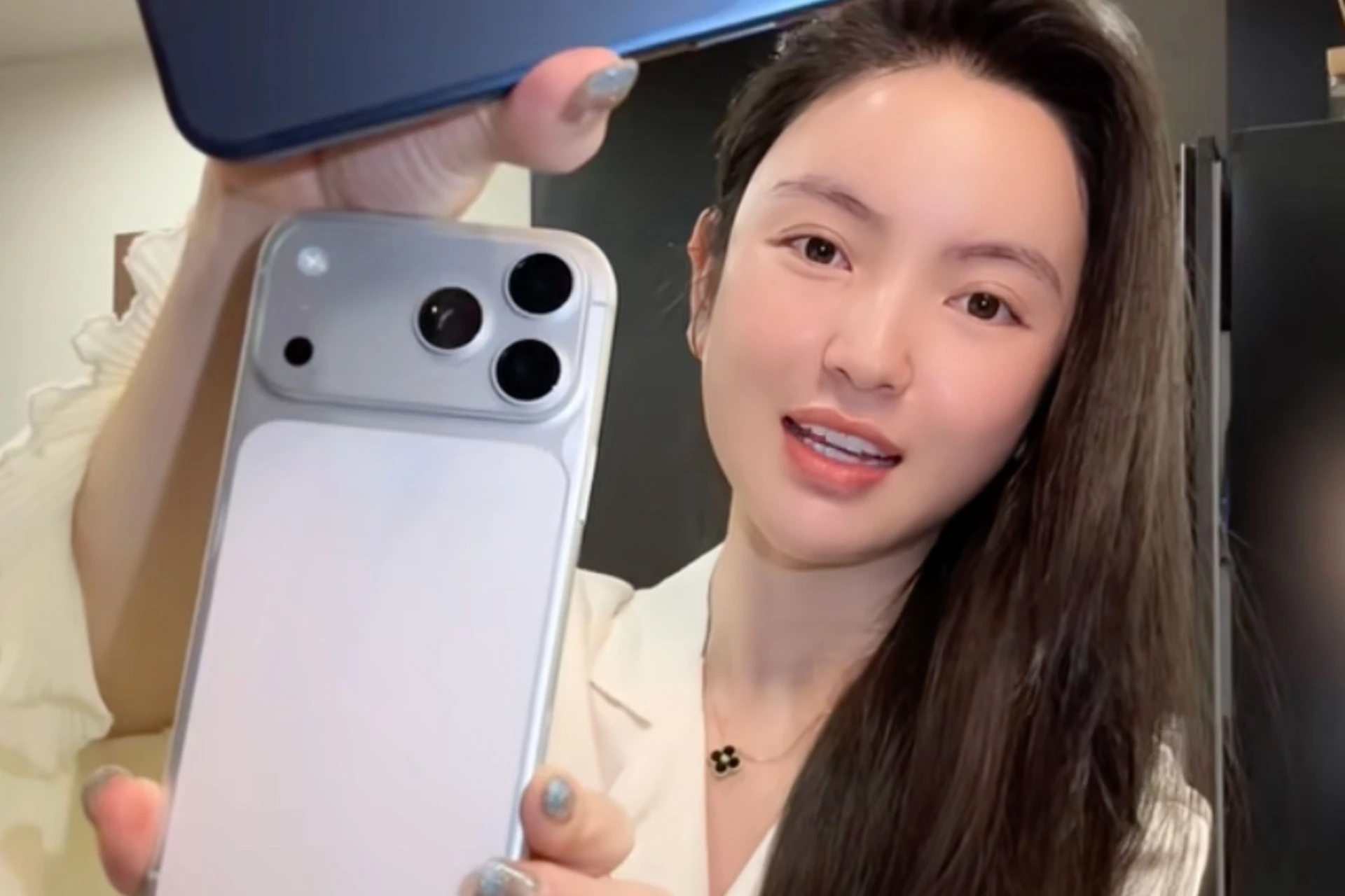 Chu Thanh Huyền chê iPhone 17 Pro Max - Ongkinh