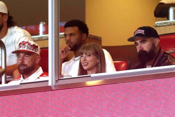 Taylor Swift né tránh sự chú ý-ongkinh