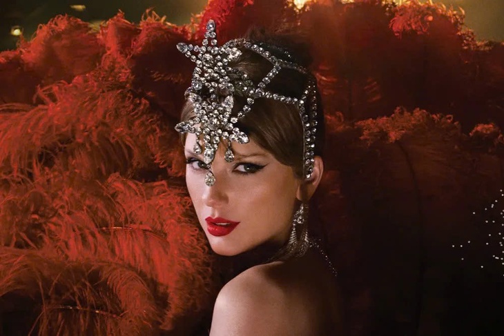 500 siêu thị ở Mỹ mở bán album The Life of a Showgirl của Taylor Swift lúc nửa đêm