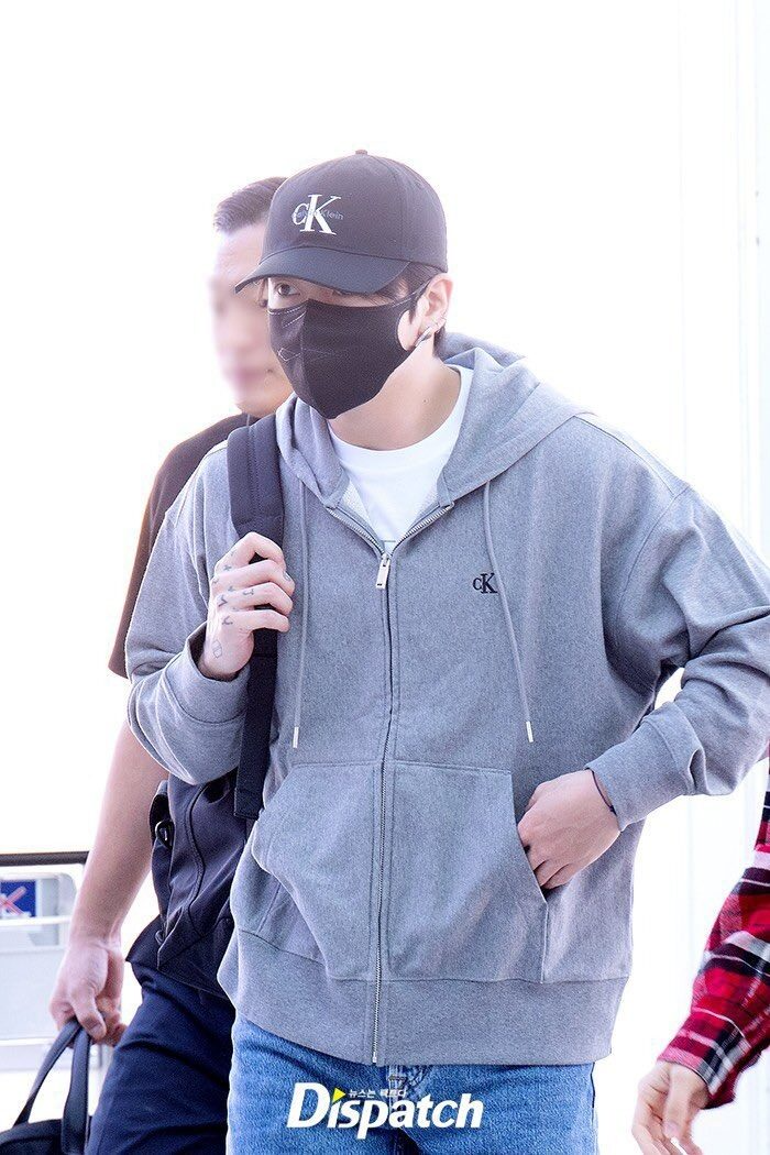 Jungkook (BTS) bị phóng viên công khai chê béo giữa sân bay