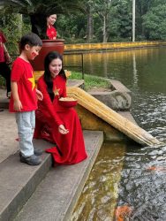 Con trai Hòa Minzy gây sốt với visual điển trai, ra dáng 'giám đốc' tương lai