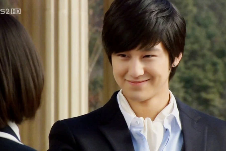 Kim Bum ăn bánh xèo, mê phở Việt